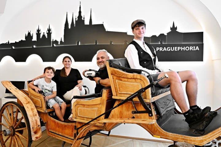 Discover Prague in Virtual Reality Experience from a Carriage