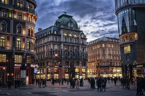 9 Day Private Sightseeing Tour of Europe - Prague to Budapest