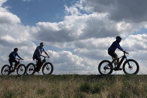 COUNTRY BIKE TOUR TO UNETICE BREWERY. Bike / e-Bike tour