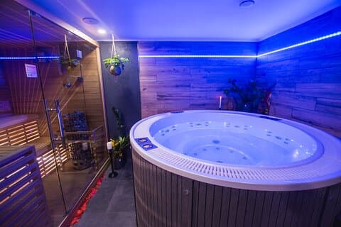 Private Spa with Jacuzzi and Sauna - BLACK ZONE