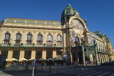Prague Essentials Tour in Spanish in Small Group