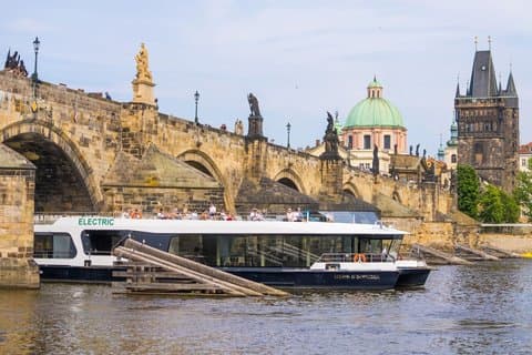 Prague Sightseeing Cruise: 50-Minute River Experience