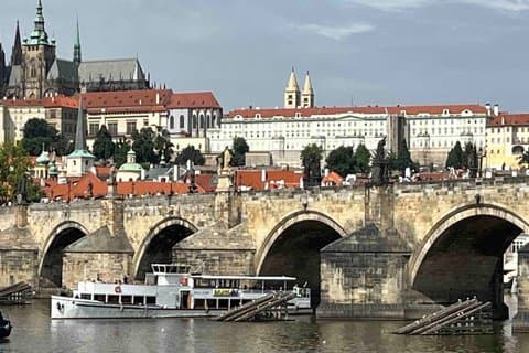 Shared Prague Vltava Boat Trip with 2 drinks included