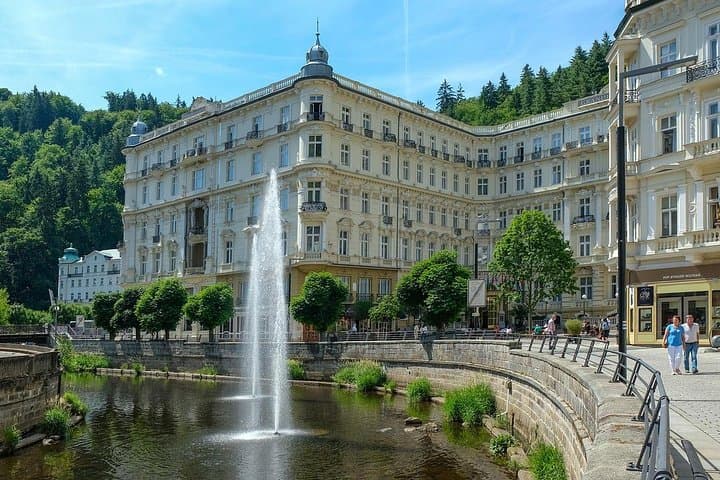 Transfer from Prague to Karlovy Vary: Private daytrip with 2h for sightseeing