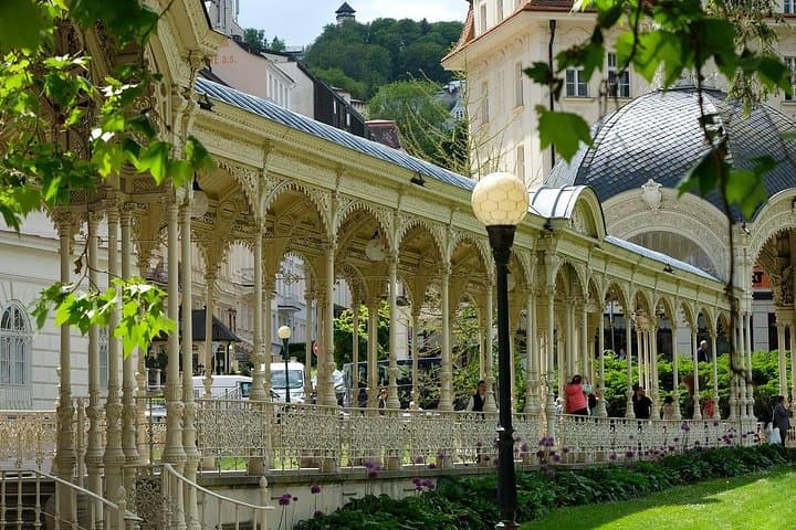 Transfer from Prague to Karlovy Vary: Private daytrip with 2h for sightseeing