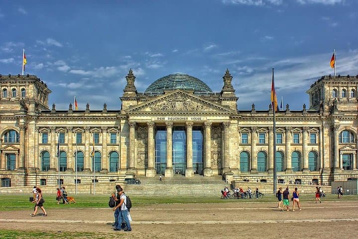 Private Transfer from Prague to Berlin with 2h of Sightseeing