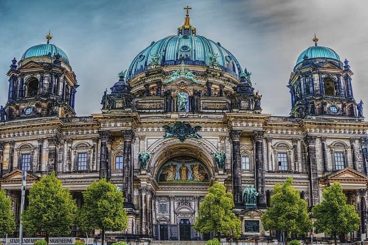 Private Transfer from Prague to Berlin with 2h of Sightseeing