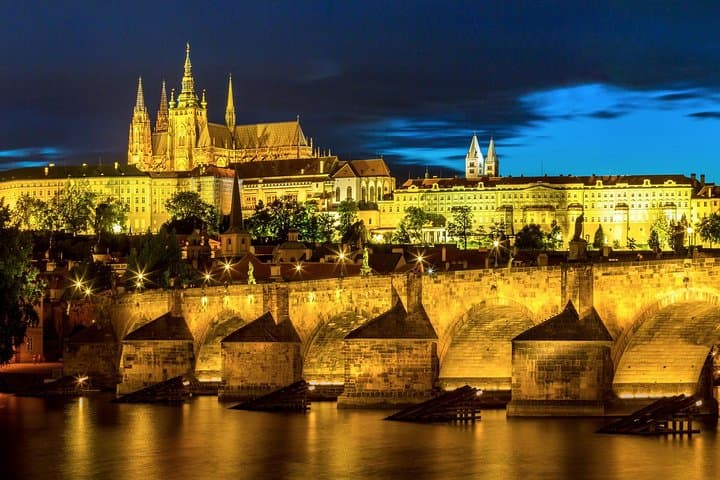 Grand Tour of Prague "among history, legends and curiosities" (NO ENGLISH)