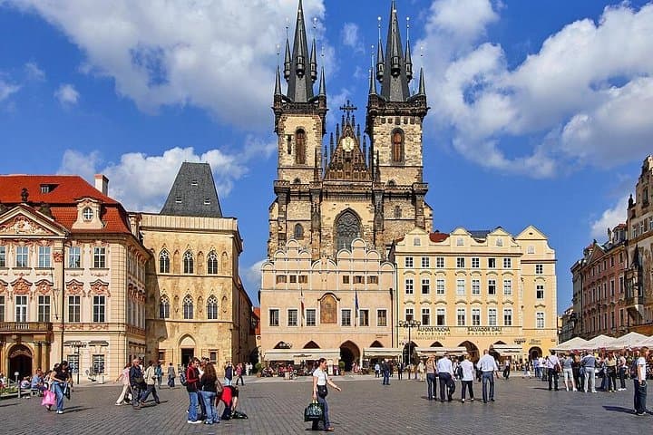 Private 4-hour Walking Tour of Prague with official tour guide