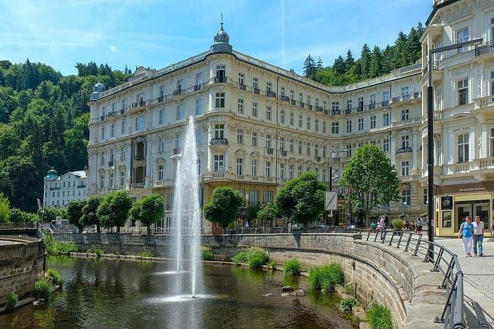 Private Transfer from Prague to Karlovy Vary, English-speaking driver