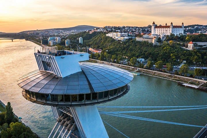 Direct one way transfer from Český Krumlov to Bratislava
