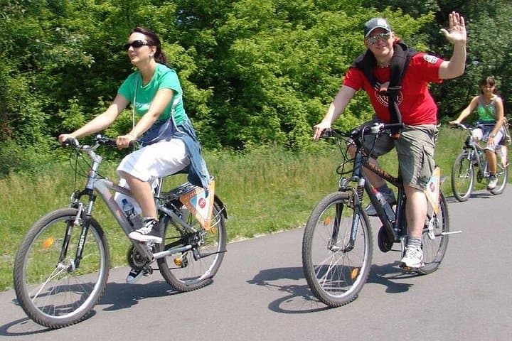 River & Park Bike Tour to Troja Chateau (Private small groups)