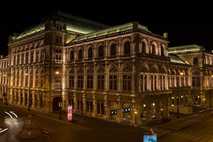 9 Day Private Sightseeing Tour of Europe - Prague to Budapest