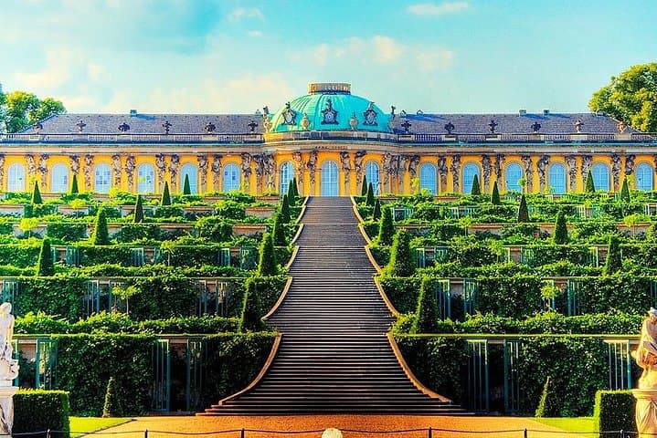 Private transfer from Prague to Berlin with stops in Potsdam + Sanssouci Palace