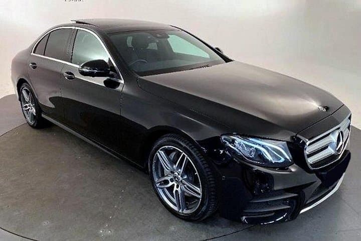 Airport Private Transfers in Business Car