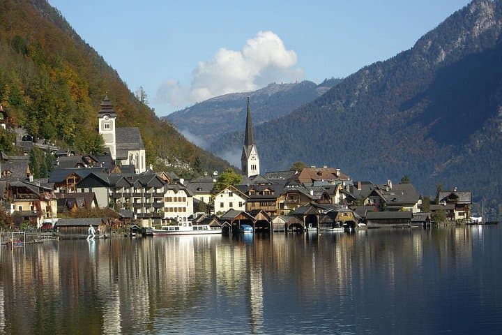 2-Day Private tour from Prague to Munich via Hallstatt, Salzburg and Krumlov