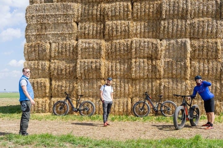COUNTRY BIKE TOUR TO UNETICE BREWERY. Bike / e-Bike tour