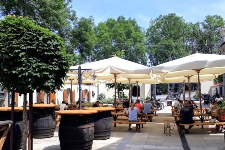 COUNTRY BIKE TOUR TO UNETICE BREWERY. Bike / e-Bike tour