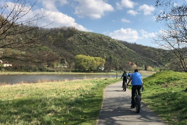 COUNTRY BIKE TOUR TO UNETICE BREWERY. Bike / e-Bike tour