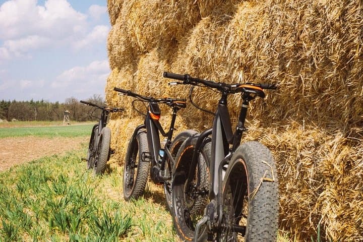 COUNTRY BIKE TOUR TO UNETICE BREWERY. Bike / e-Bike tour