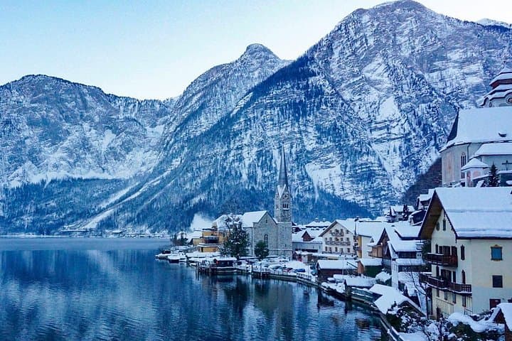 Private one way transfer from Prague to Hallstatt