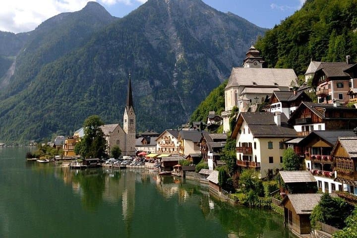 2-Day Private tour from Prague to Munich via Hallstatt, Salzburg and Krumlov