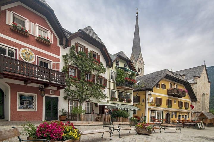 2-Day Private tour from Prague to Munich via Hallstatt, Salzburg and Krumlov