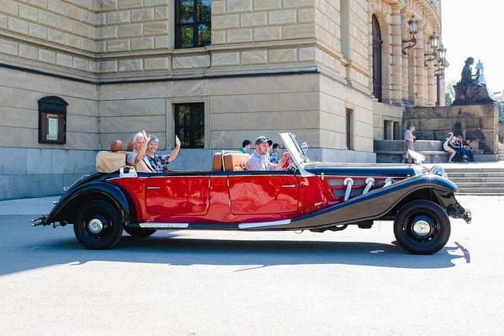 1 hour Prague Sightseeing tour using Vintage Car for 1- 6 persons