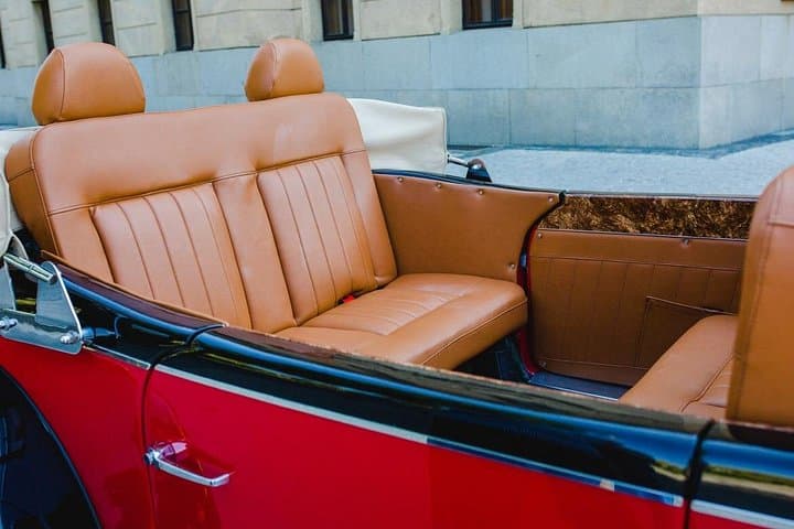 1 hour Prague Sightseeing tour using Vintage Car for 1- 6 persons