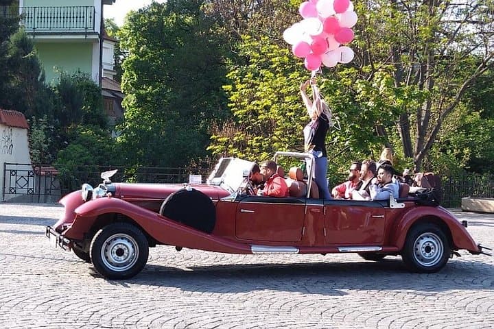 1 hour Prague Sightseeing tour using Vintage Car for 1- 6 persons