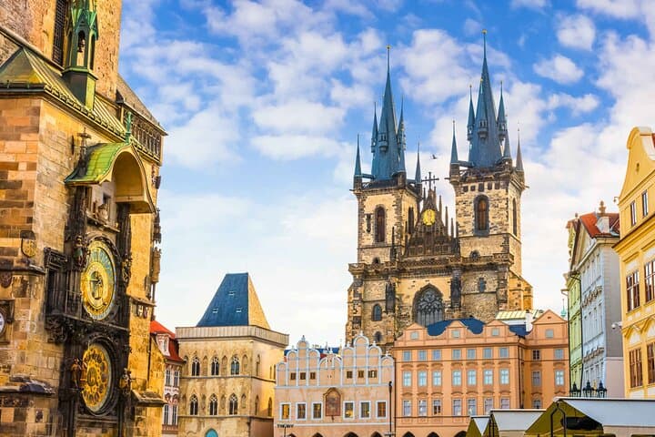 Departure Private Transfer from Prague City to Prague Airport PRG in Car/Van