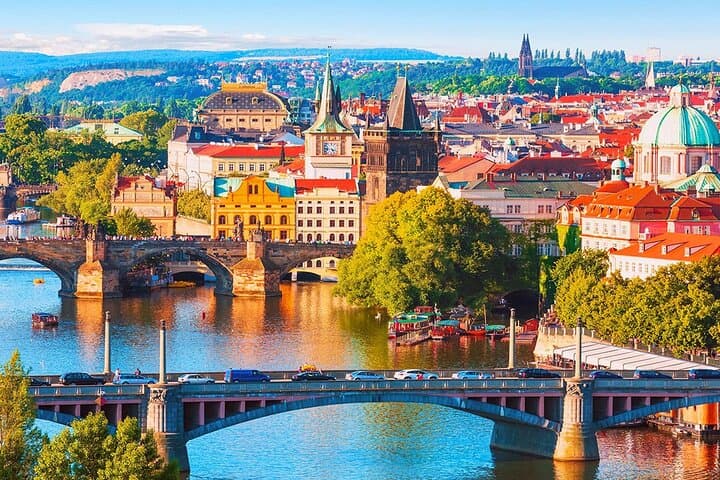 Departure Private Transfer from Prague City to Prague Airport PRG in Car/Van