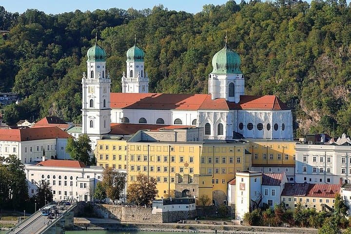 Private Transfer from Prague to Passau