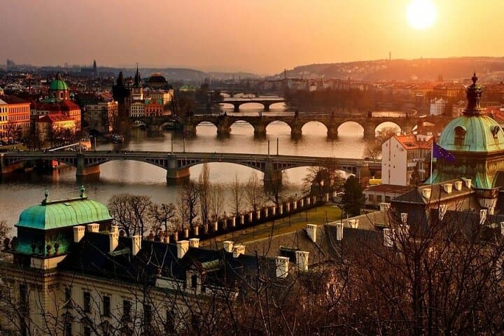 VIP Private Food Prague Tour by car: Food, drinks and boat