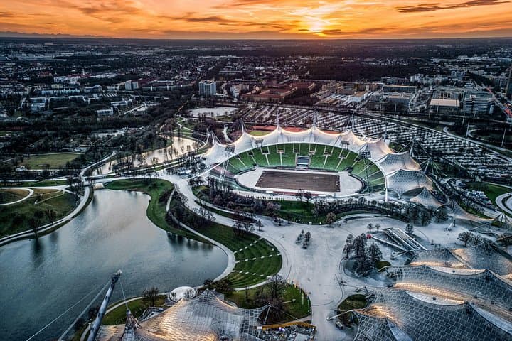 Transfer from Prague to Munich with an optional stop