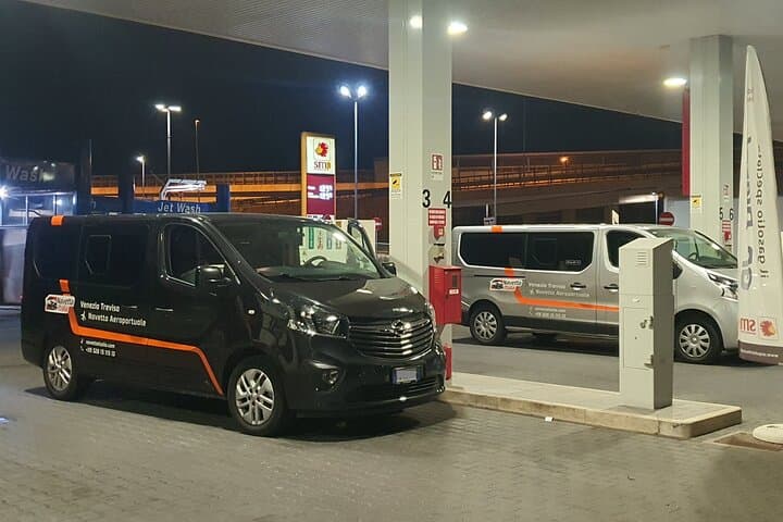 Karlovy Vary to Prague Airport (PRG) - Departure Private Transfer