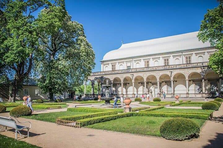 Private Walking Tour around the Prague Castle Complex