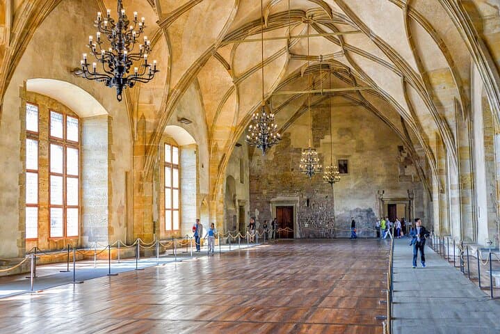 Private Walking Tour around the Prague Castle Complex
