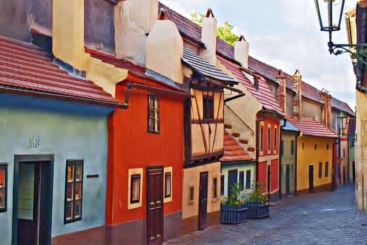 Private Walking Tour around the Prague Castle Complex