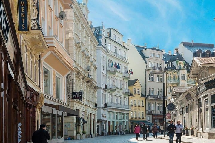 Private Transfer from Prague to Karlovy Vary, English-speaking driver