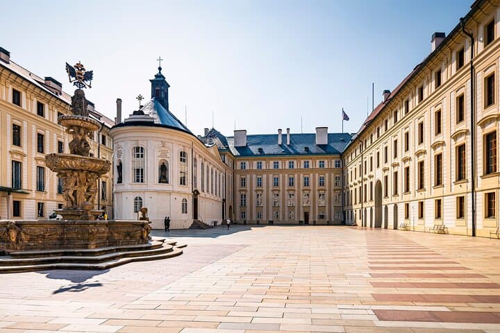 Private Historical Walking Tour in Prague Castle and Old Town
