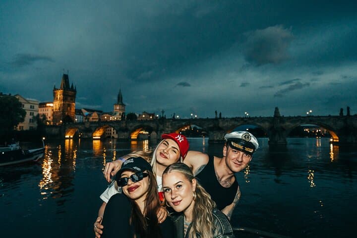 Drunken Monkey Prague Boat Party Pub Crawl: Open Bar & Club Entry