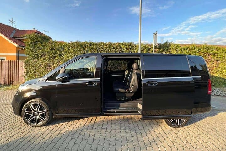 Small-Group Private Transfers of Prague
