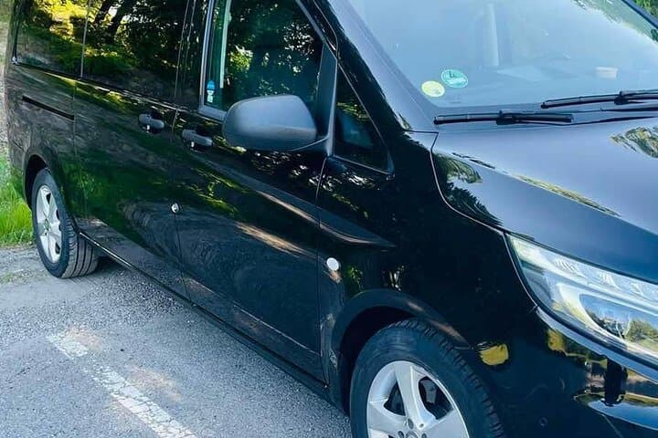 Small-Group Private Transfers of Prague