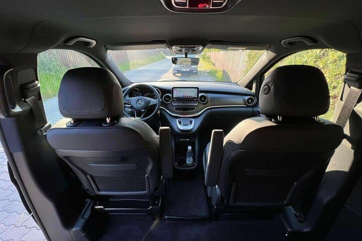 Small-Group Private Transfers of Prague