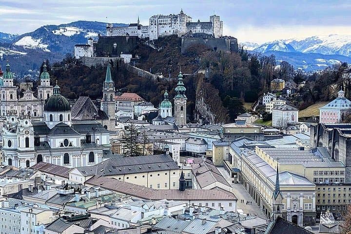 Salzburg Day Tour from Prague with Private Transfers and Guide