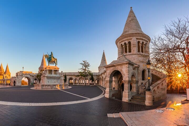 Private transfer from Prague to Budapest with 4h of Sightseeing