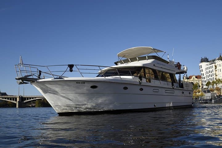 One-hour Private Cruise for 10 People