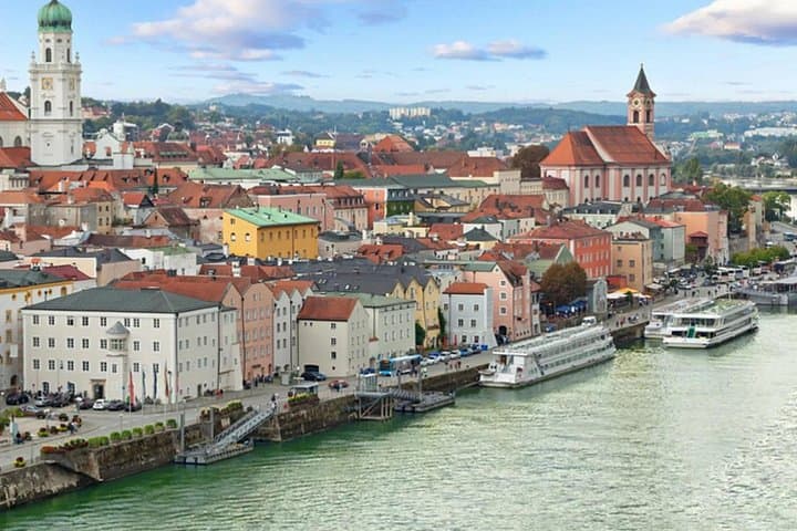 Private transfer from Prague to Passau