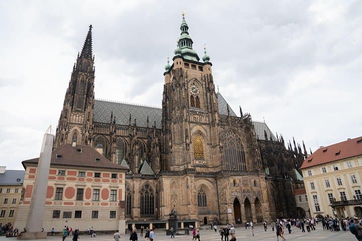 Prague Castle complex: Small-group Introduction tour